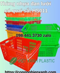 Thung-nhua-dan-luoi-co-quai-sat-hs011